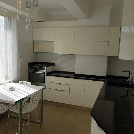 3 Solid Mamaia