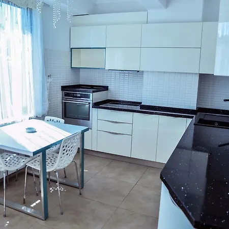 3 Solid Mamaia